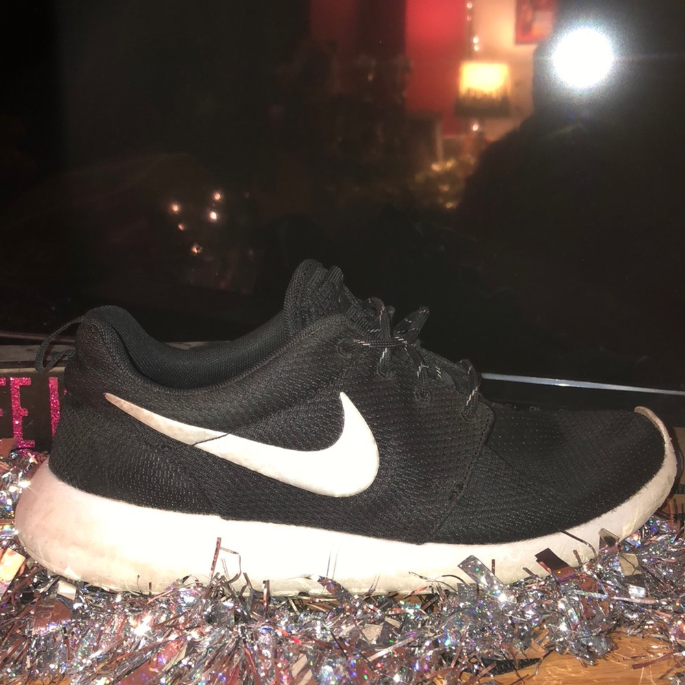 ‼️Nike Roshe size 9 women ‼️